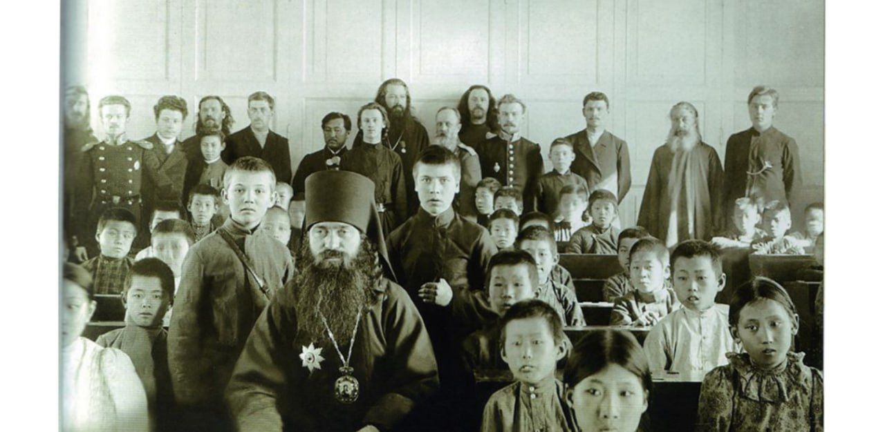 В ИЮНЕ 1903-го "ВЕДОМОСТИ" НЕ ГОНЯТСЯ ЗА НОВОСТЯМИ, А ВСПОМИНАЮТ МАЙ 1902-го: как владыка Евсевий посетил курсы учителей, слушал урок отца Андрея Зимина и отправил курсистов в Шмаковский монастырь