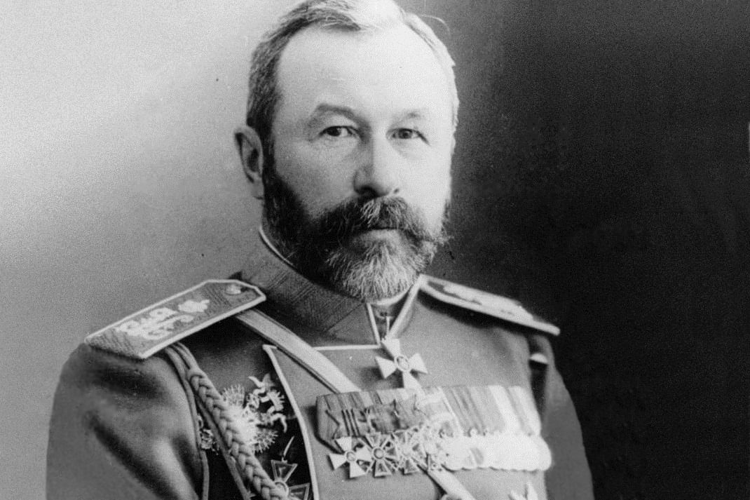 О ЧЁМ ПИШУТ «ВЕДОМОСТИ» В ИЮНЕ 1903-го: Военный министр Российской империи Алексей Николаевич Куропаткин по пути в Японию посетил урочище Ново-киевск. Военного министра интересует, знают ли дети корейцев (тогдашних мигрантов) русский язык.