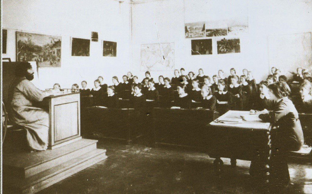 О ЧЁМ ПИШУТ «ВЕДОМОСТИ» В ИЮНЕ 1903-го: Начальное богословие, толковое чтение на двух языках и умножение в уме - обычные экзамены для девочки 9 лет, или Легко ли стать «епархиалкой»?