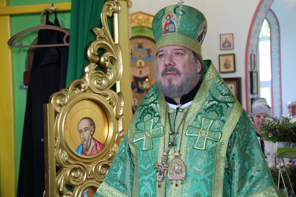 В День Святого Духа, епископ Находкинский и Преображенский Николай совершил Божественную литургию в храме в честь преподобных Макария Египетского, Силуана Афонского и Онуфрия Великого г. Партизанска.