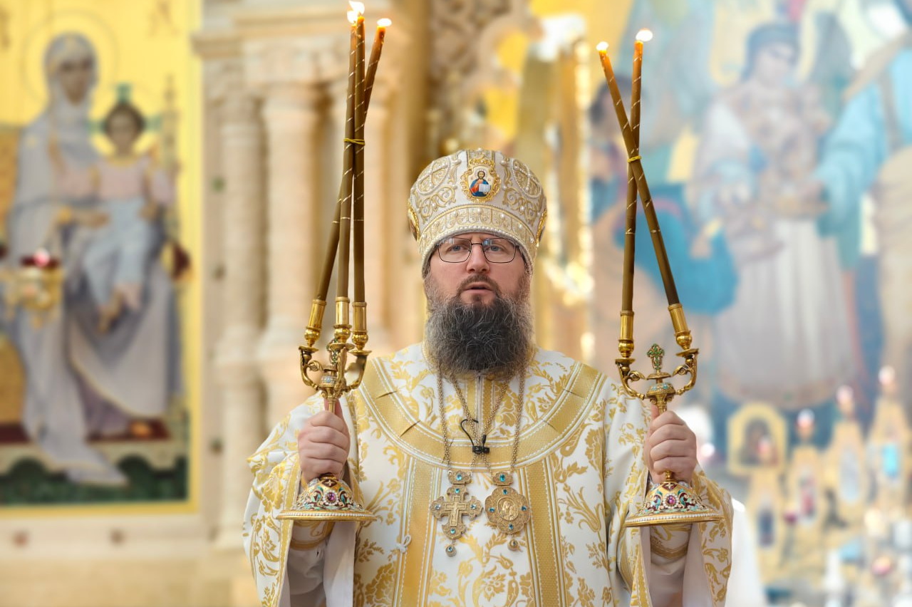 Правящий архиерей возглавил Литургию Троицкой родительской субботы в Спасо-Преображенском кафедральном соборе