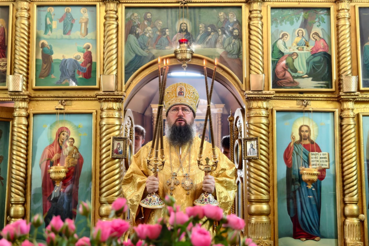 Правящий архиерей возглавил Литургию в храме Преображения Господня Спасска-Дальнего 