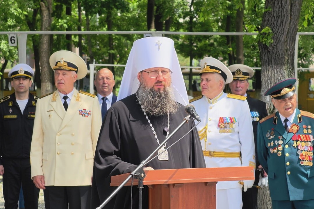 Глава Приморской митрополии поздравил выпускников Нахимовского военно-морского училища