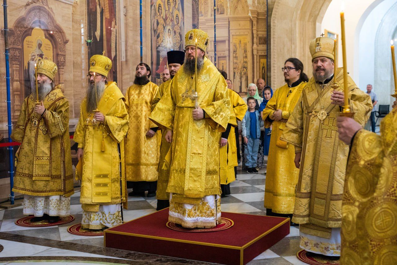 Правящий архиерей возглавил всенощное бдение в Спасо-Преображенском кафедральном соборе