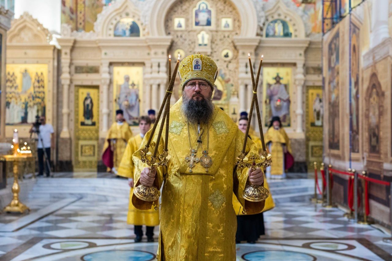 Митрополит Павел совершил Литургию дня памяти Собора двенадцати апостолов 