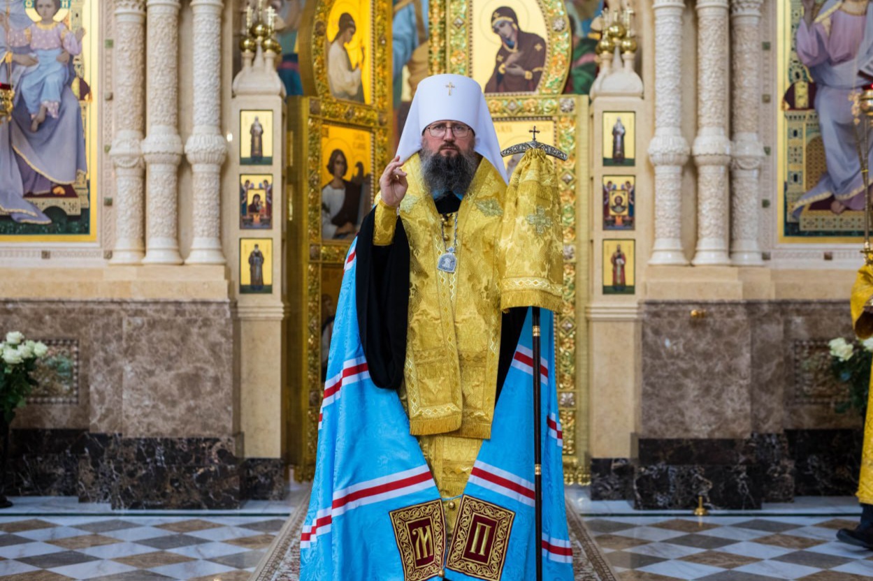 Глава Приморской митрополии совершил всенощное бдение дня памяти Собора 12-ти апостолов в главном храме Приморья