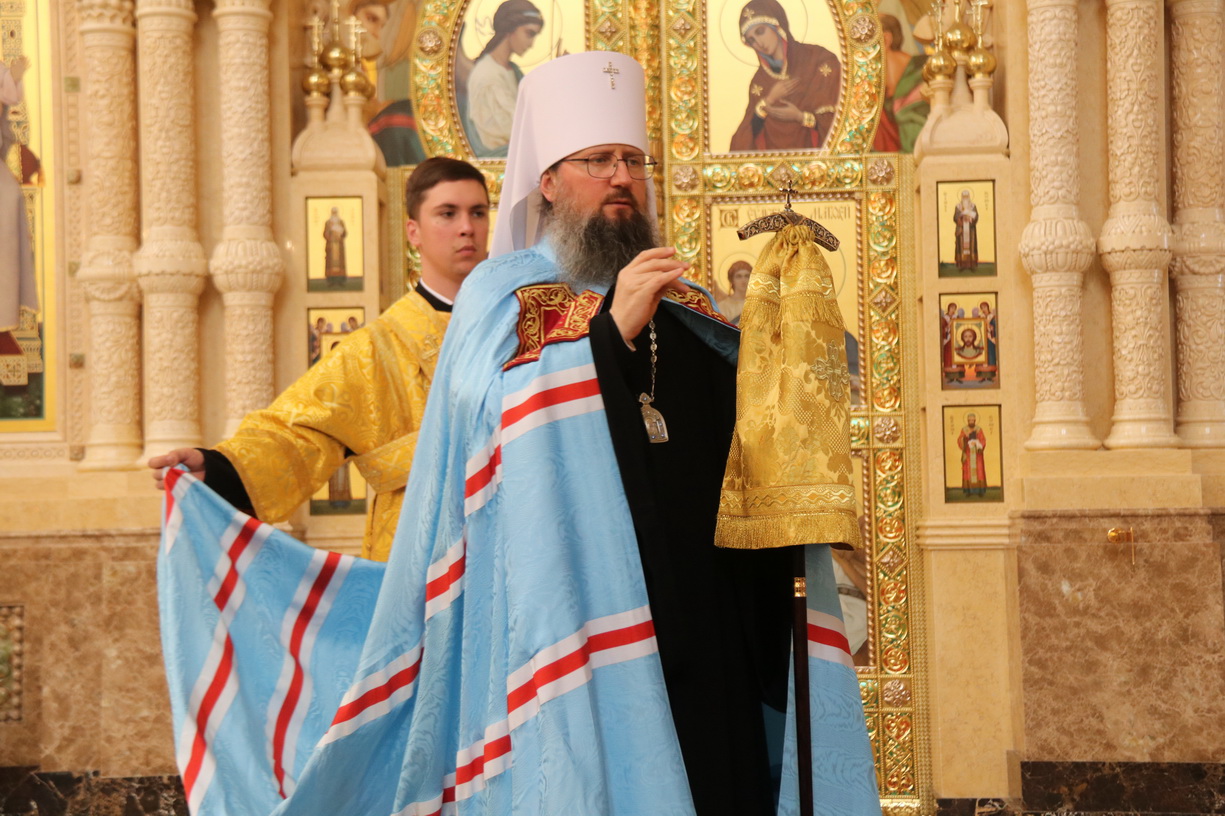 Правящий архиерей возглавил всенощное бдение в Спасо-Преображенском кафедральном соборе.
