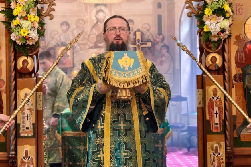 Митрополит Павел возглавил богослужение престольного праздника в Свято-Серафимовском мужском монастыре
