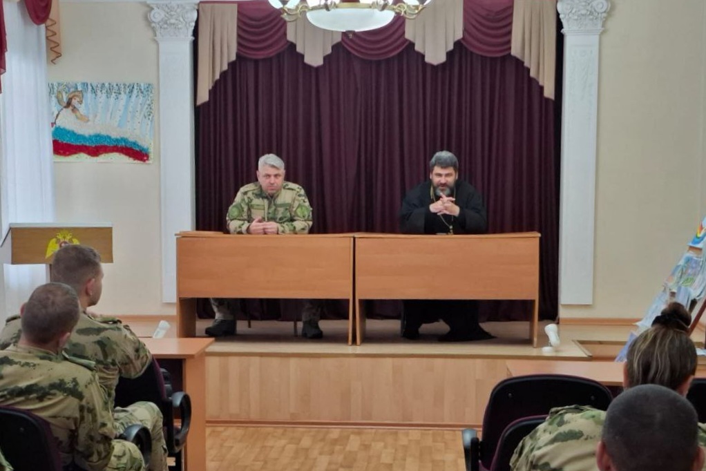 Протоиерей Андрей Машанов провёл беседу о семейных ценностях с личным составом ОМОН 
