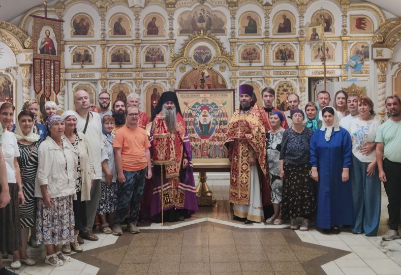 В Успенском храме совершен молебен перед иконой святых покровителей воинства