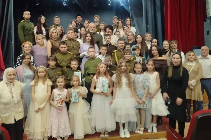 Протоиерей Анатолий Колесников посетил ежегодный Рождественский бал