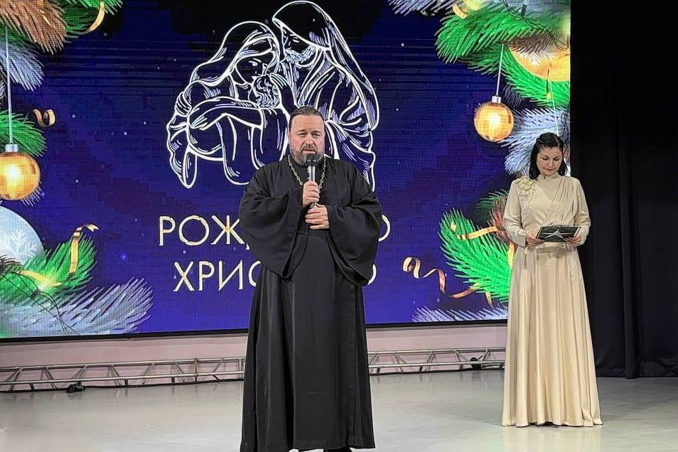 Протоиерей Лев Калачиков посетил Рождественский концерт в п. Пограничный