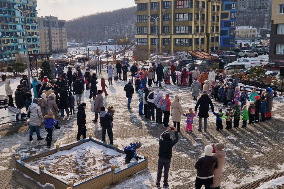 Иерей Александр Соколов организовал Рождественский праздник для жителей Патрокла