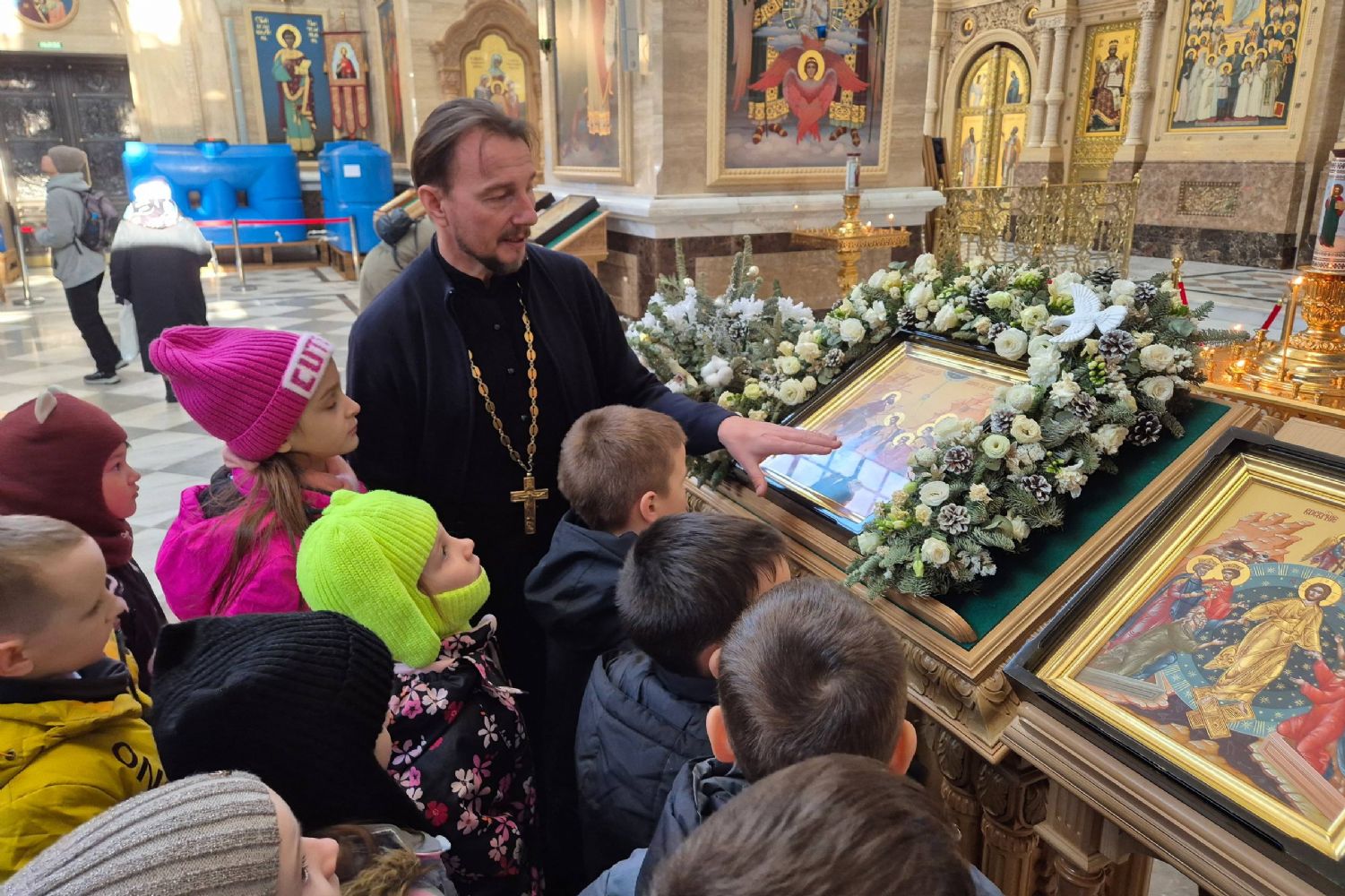 Первоклассники школы № 10 посетили Спасо-Преображенский собор