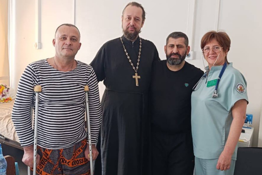 В дни празднования Рождества Христова иерей Андрей Мельников навестил ветеранов СВО