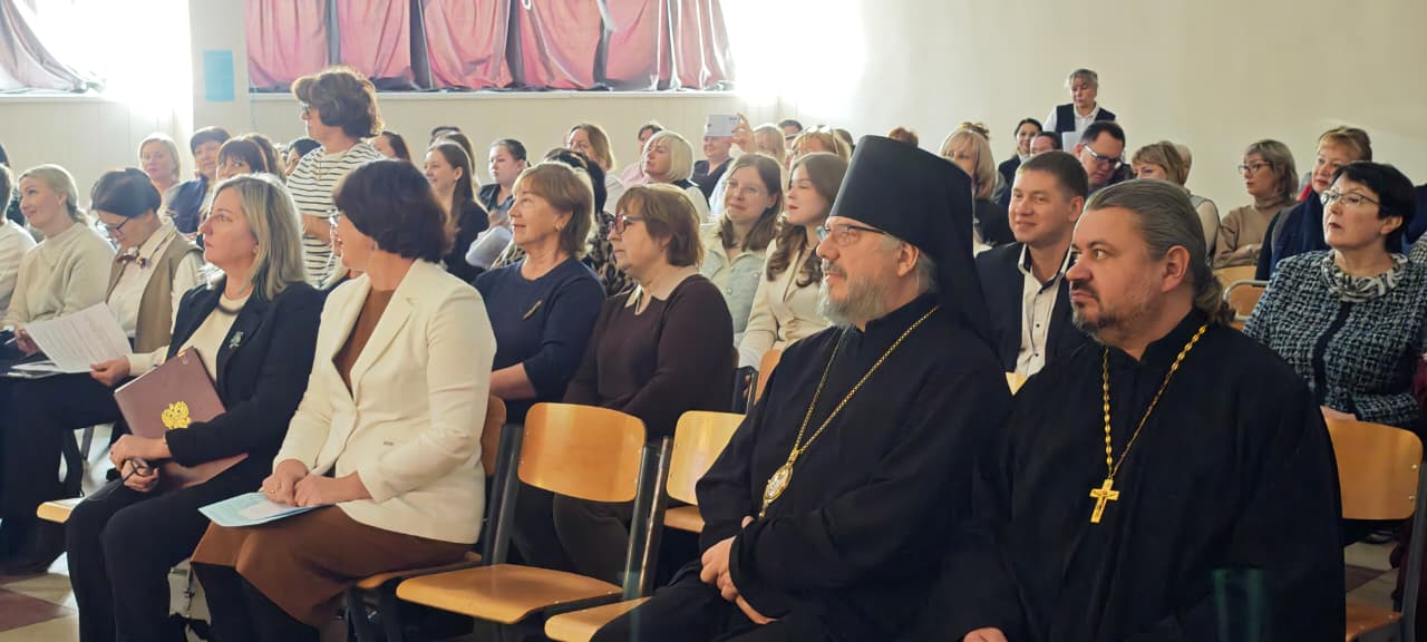 Епископ Находкинский и Преображенский Николай, священники Находкинской епархии приняли участие в региональном этапе муниципальных Рождественских чтений.