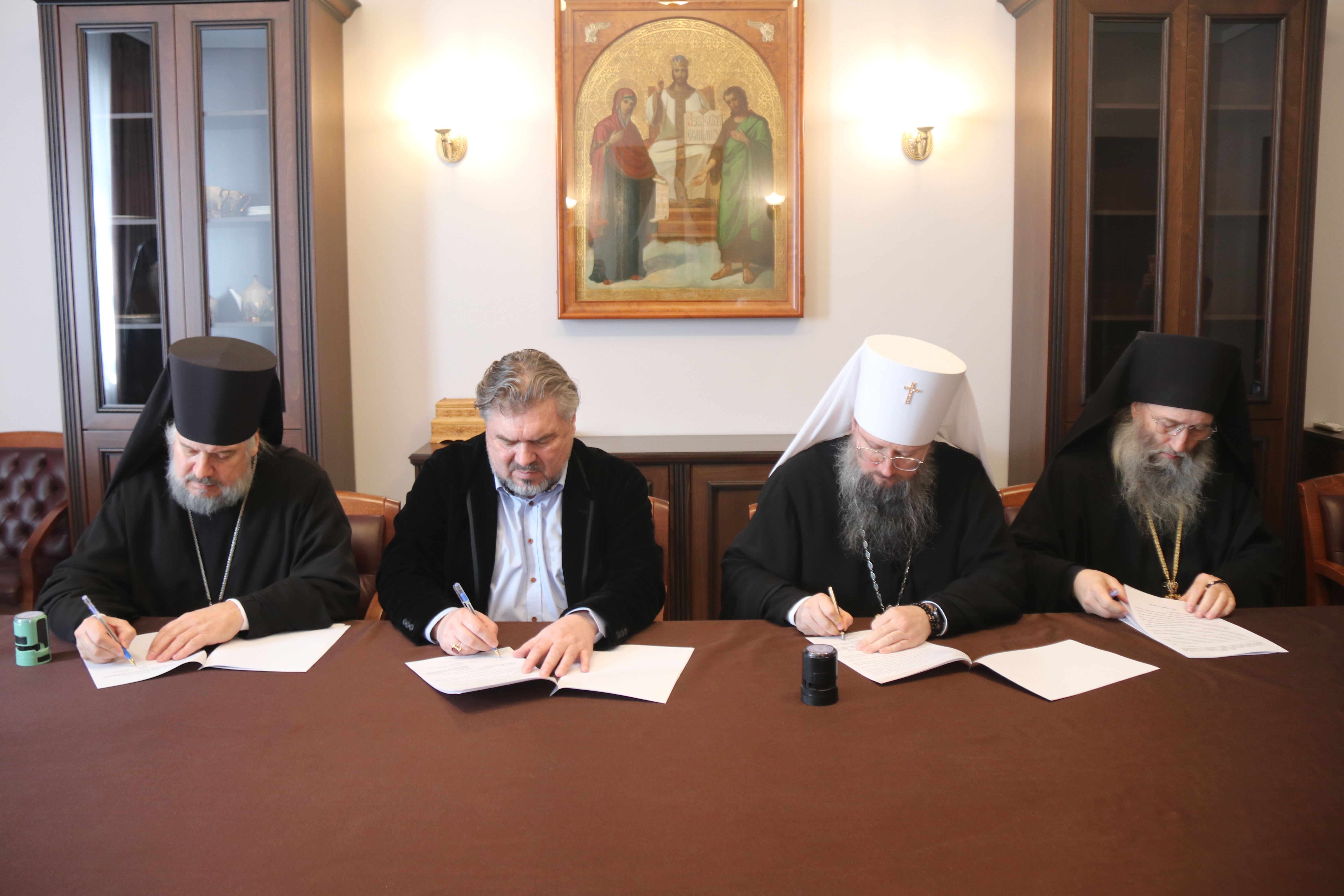 Архиереи Приморской митрополии заключили соглашение о сотрудничестве с Общественной наблюдательной комиссией Приморья.