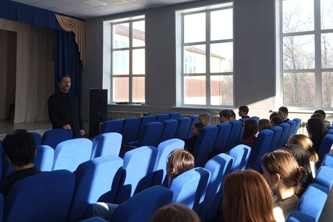 В МОБУ СОШ с. Веденка прошла встреча, посвящённая Дню православной книги