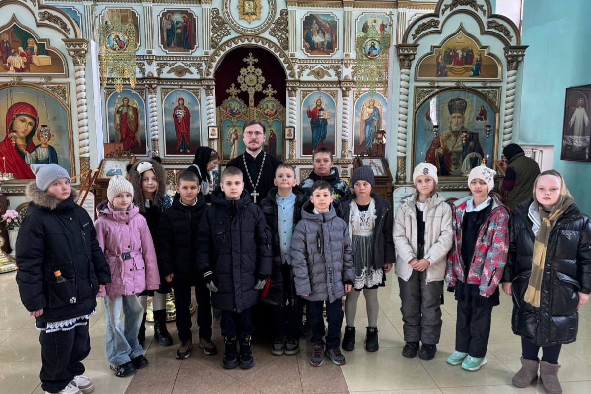 В Свято-Никольском храме Уссурийска прошла экскурсия для школьников