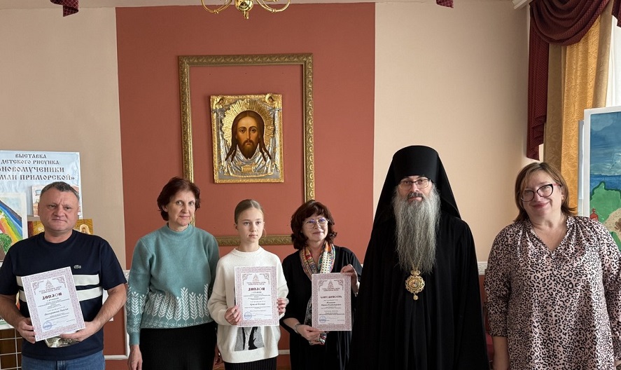 Участникам конкурса рисунков вручили дипломы и подарки