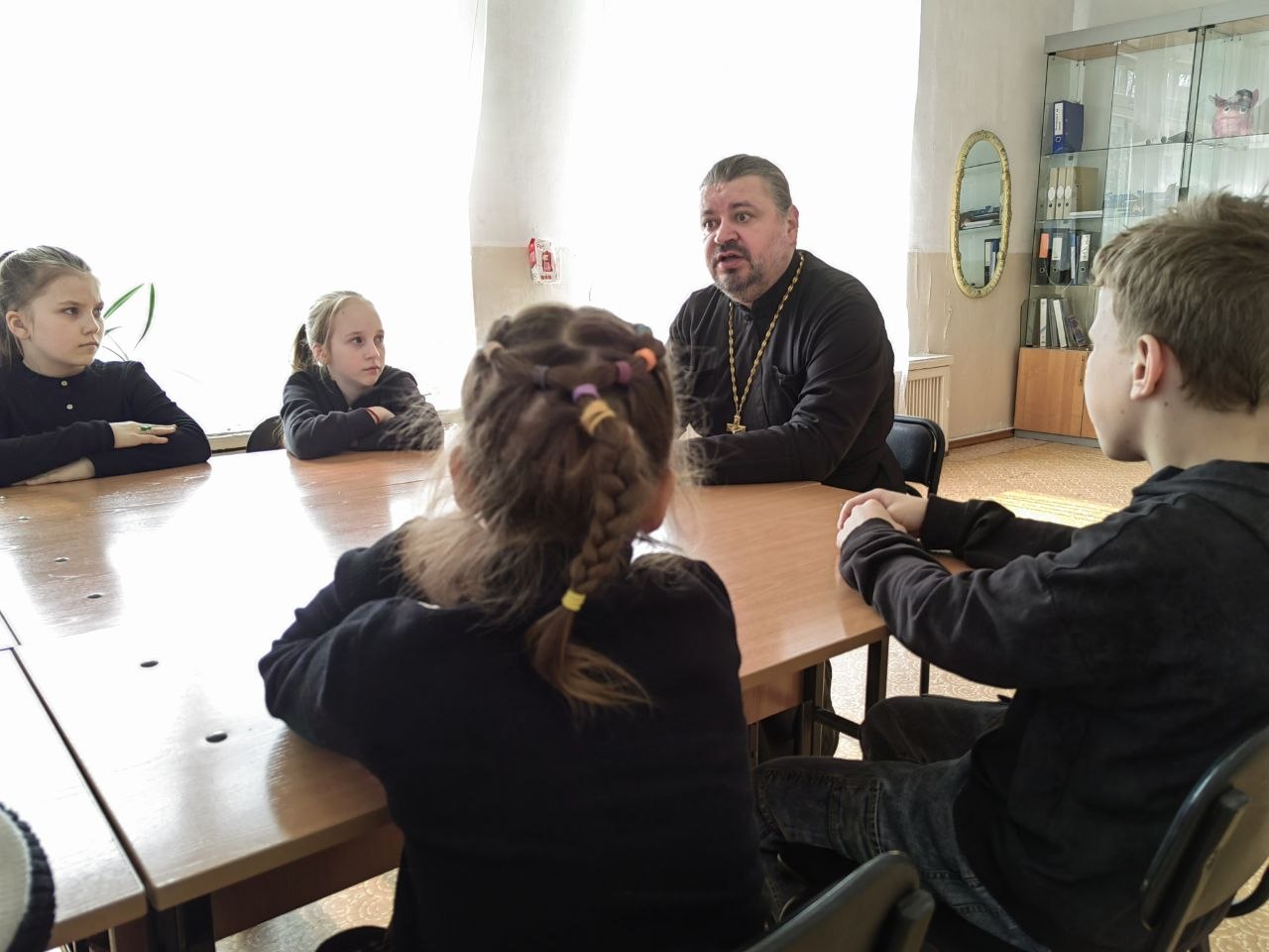 Священник встретился с детьми в Доме творчества г. Находки.