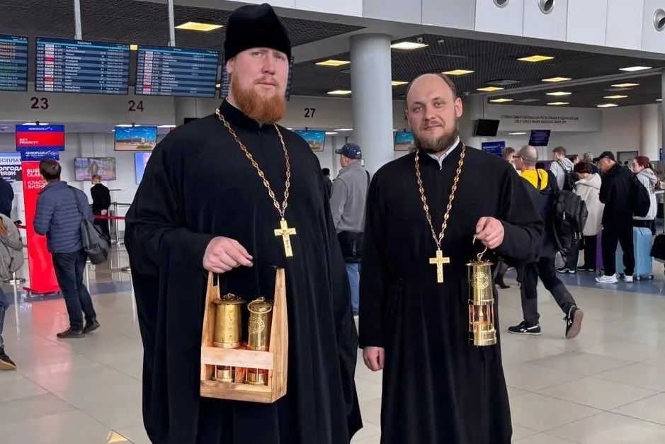 Во Владивостоке встретили Благодатный огонь 