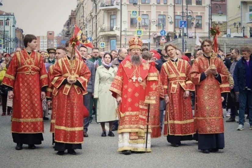 Торжество веры и единства: крестный ход в честь Пасхи объединил жителей Владивостока
