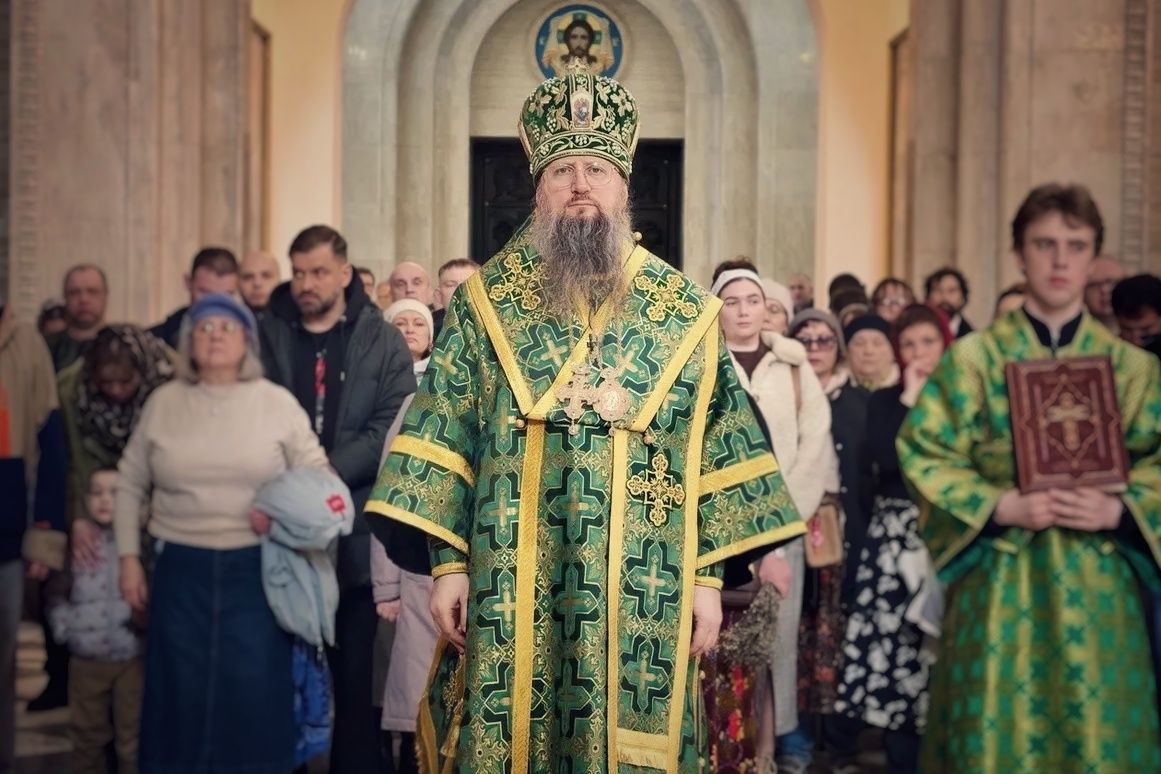 Глава митрополии совершил Литургию праздника Входа Господня в Иерусалим в Спасо-Преображенском соборе