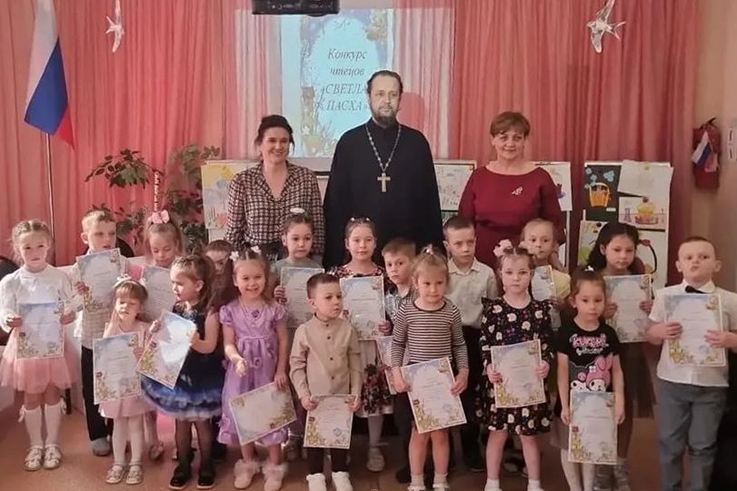 В детском саду Владивостока прошёл конкурс чтецов «Светлая Пасха — 2026» с участием клирика епархии