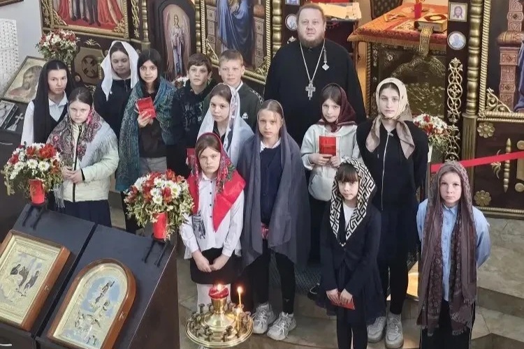 Экскурсия для школьников вновь прошла в храме Рождества Пресвятой Богородицы с. Хороль