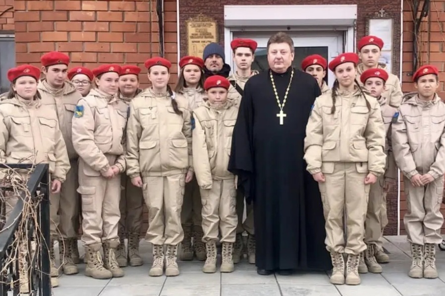 Экскурсия для юнармейцев в храме села Камень-Рыболов