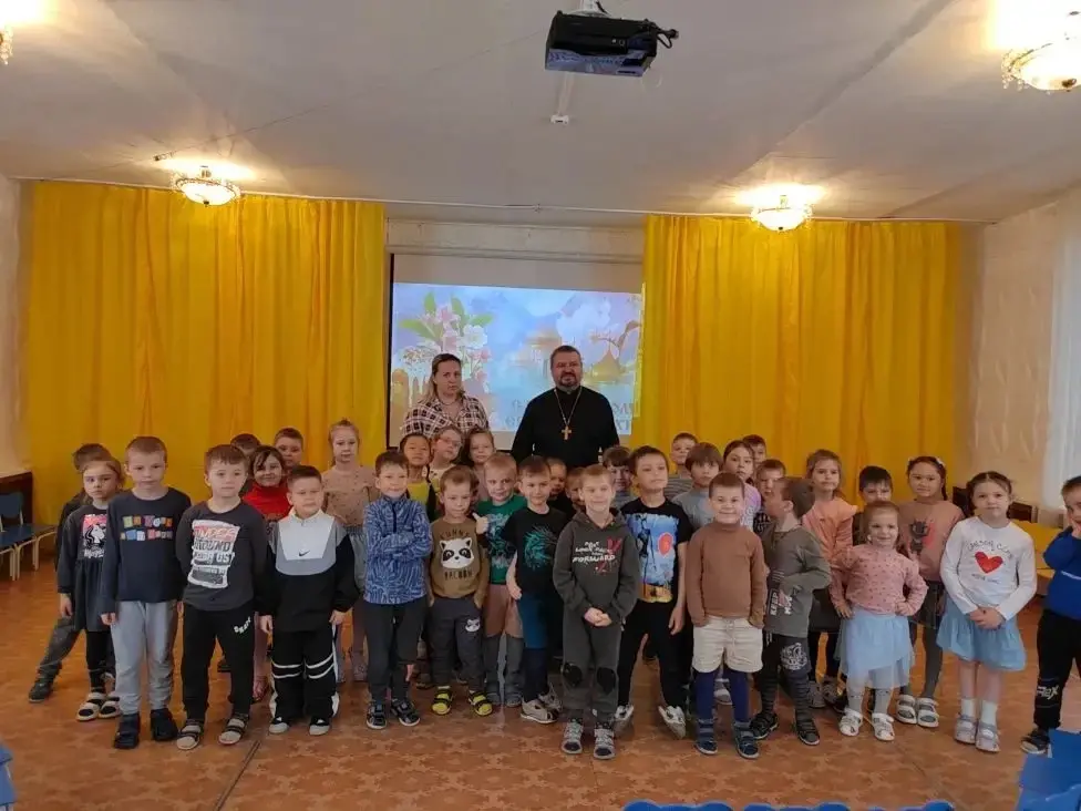 Важный разговор о главном: Пасха Христова! Священник встретился с воспитанниками детского сада.