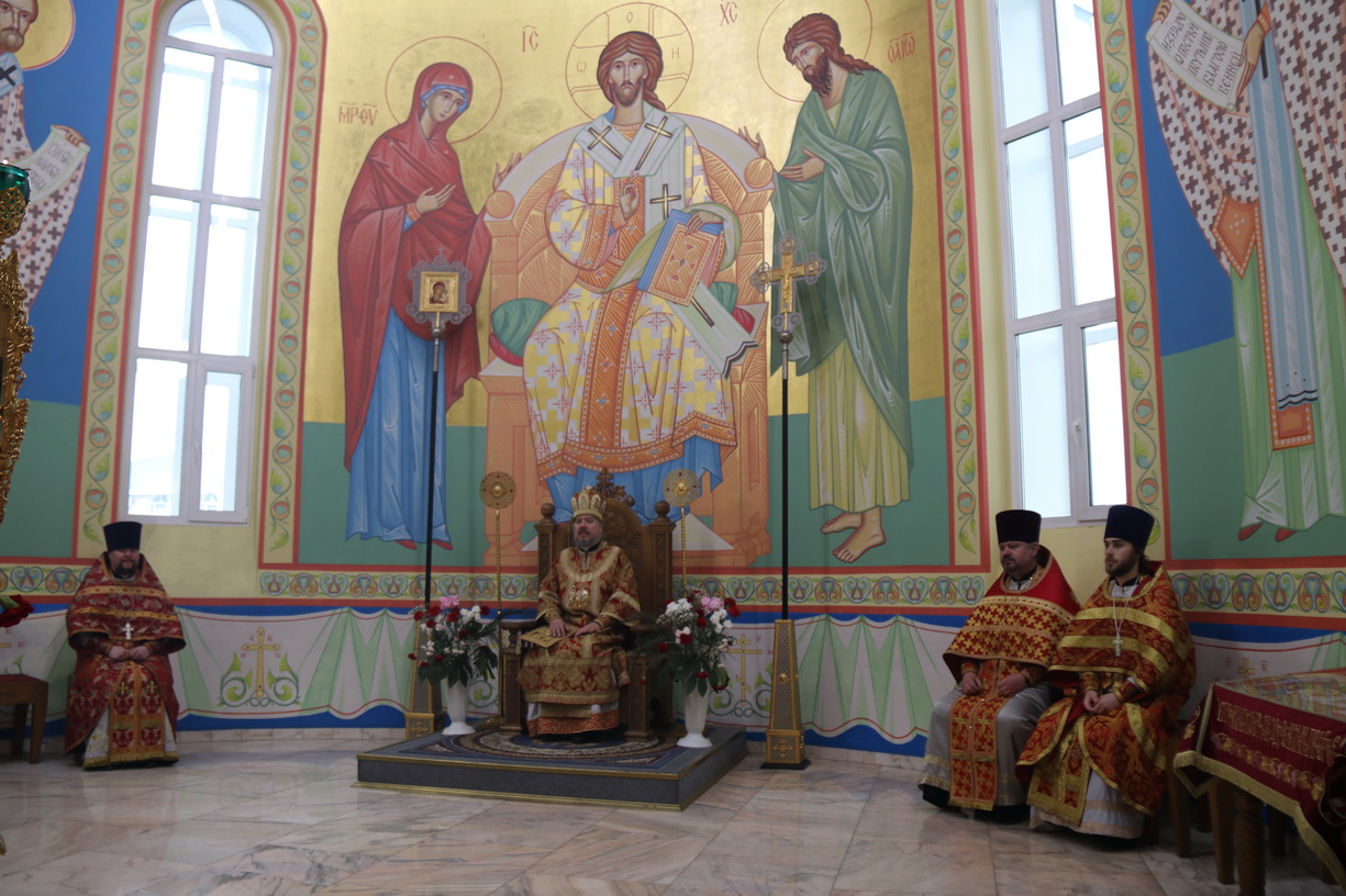 В пятницу Светлой седмицы, епископ Находкинский и Преображенский Николай совершил Божественную литургию в Казанском Кафедральном соборе г. Находки.