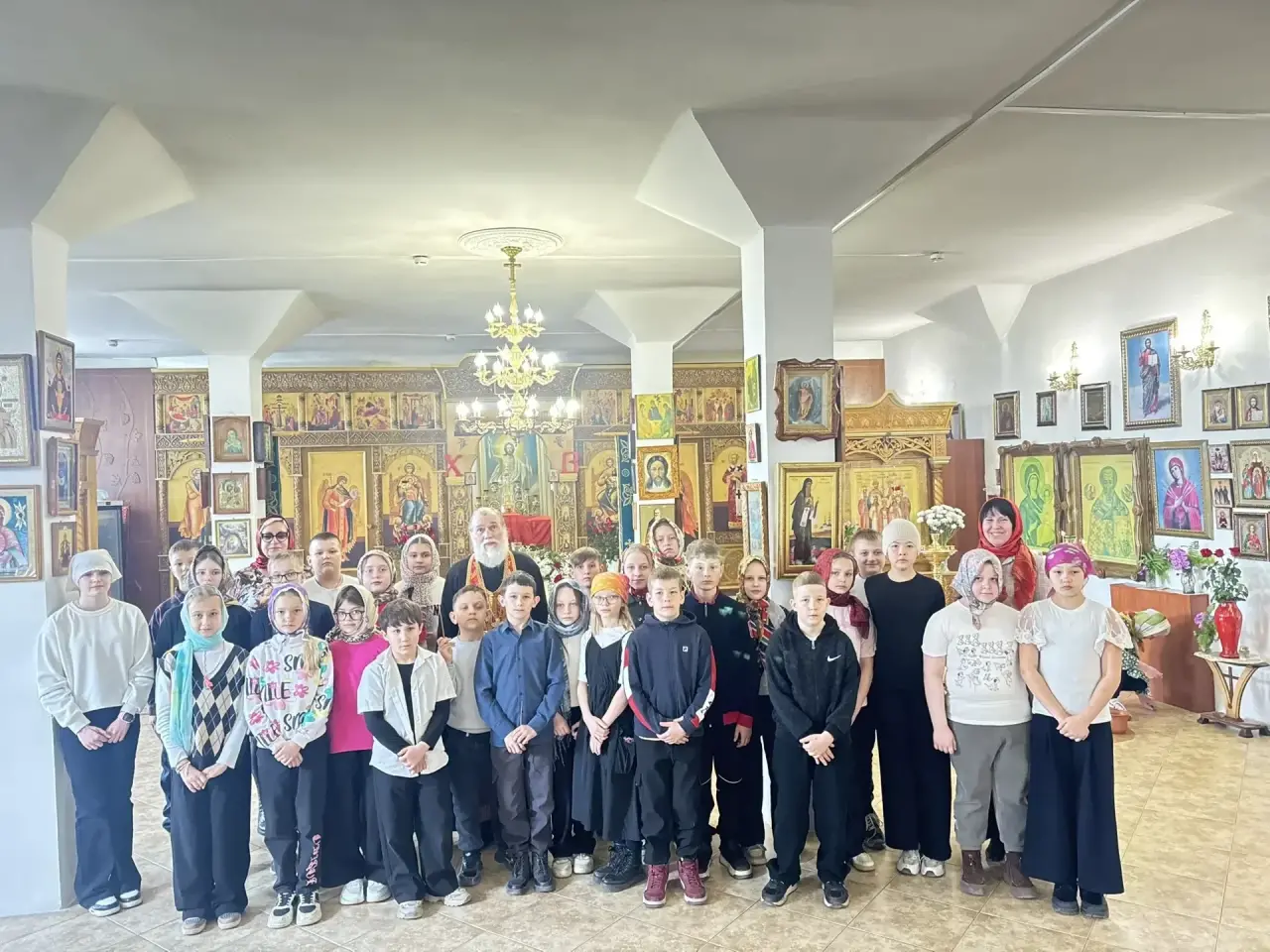 На Пасхальной неделе прошли экскурсии для школьников в Никольском храме г. Большой Камень.