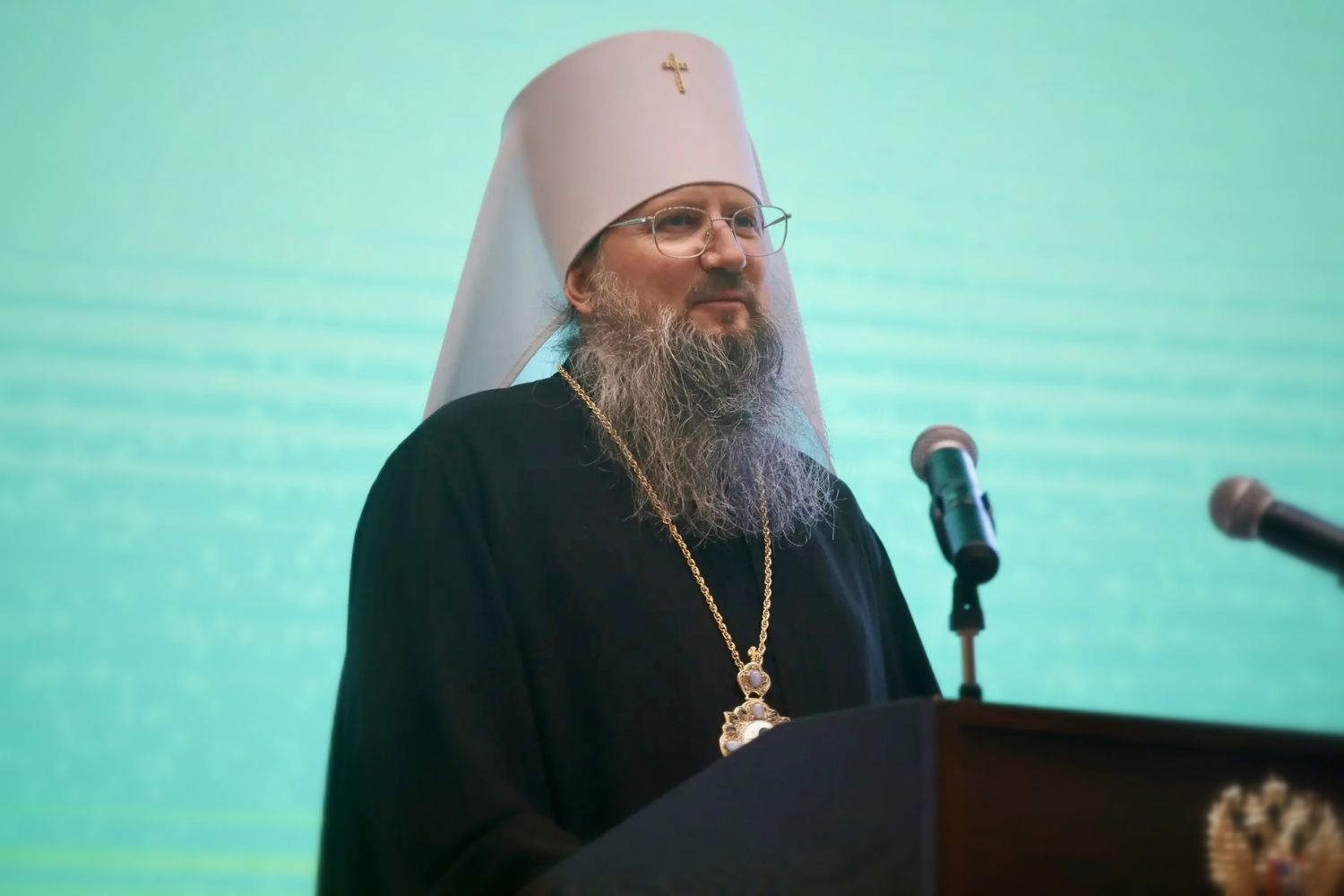 В День семьи, любви и верности митрополит Павел поздравил победителей регионального этапа конкурса «Семья года»