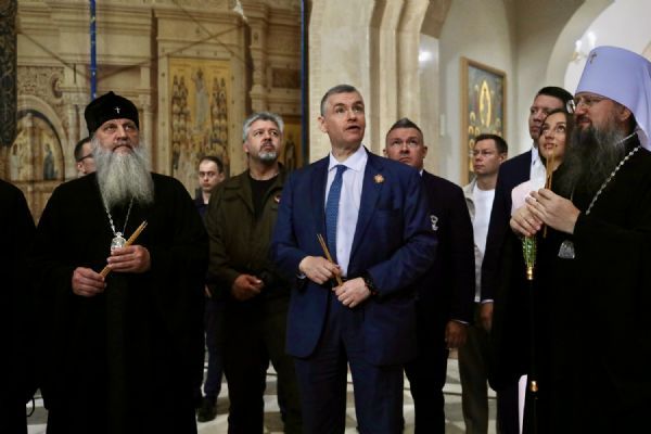 Делегация ЛДПР во главе с Леонидом Слуцким посетила Спасо-Преображенский собор во Владивостоке