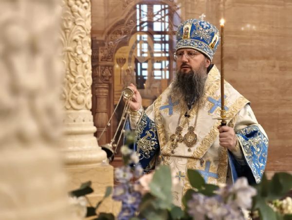Всенощное бдение в кафедральном соборе Владивостока в канун Недели 13-й по Пятидесятнице возглавил глава митрополии