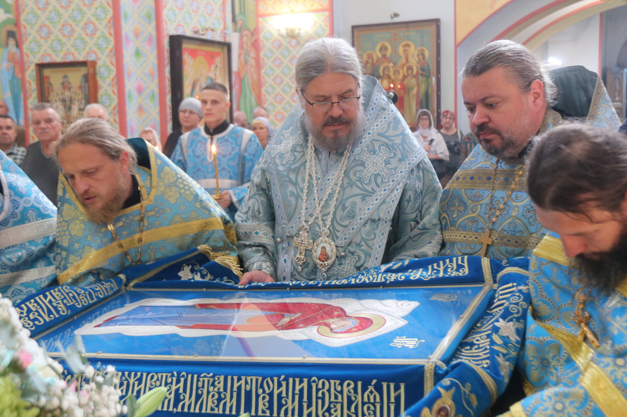 В канун праздника Успения епископ Николай совершил всенощное бдение в Казанском соборе.