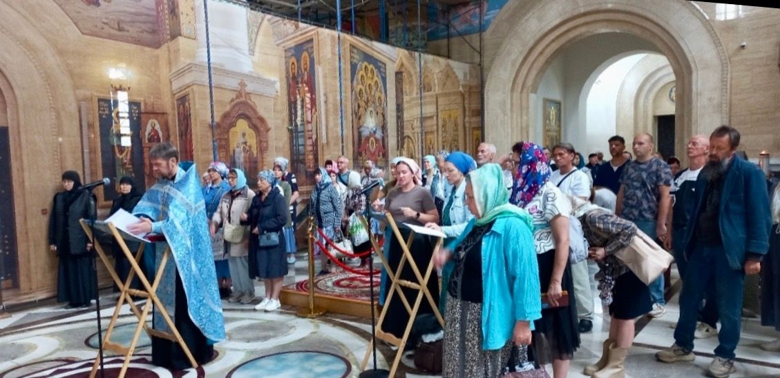 В Спасо-Преображенском соборе Владивостока совершаются молебны перед мощами прп. Серафима Саровского